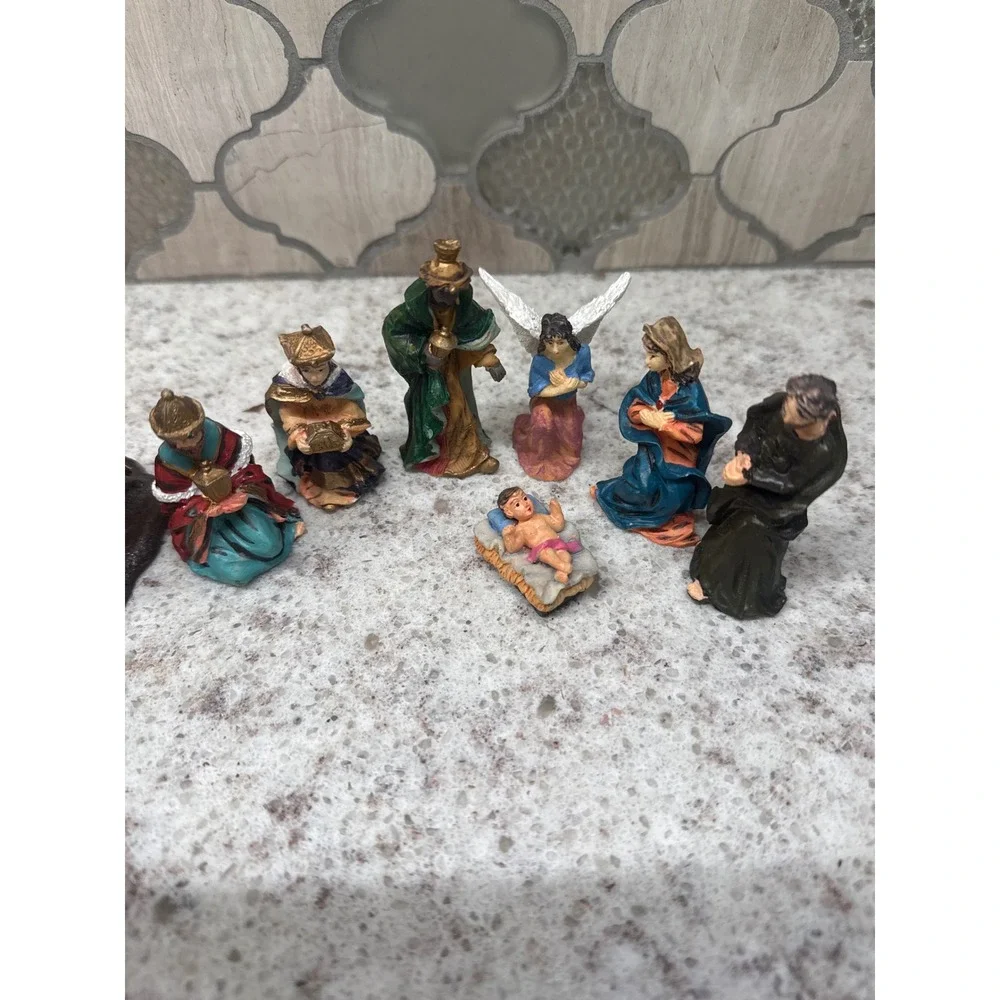 Miniature Nativity Scene Set Resin Figurines Christmas Decor 8‎ Piece Set Stable